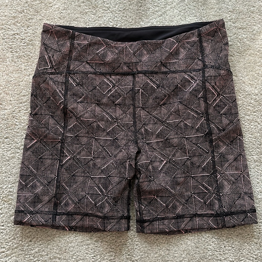 Lululemon sole shorts pink black geometric pockets